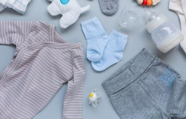 Одежда для новорожденного: что нужно на первое время и каких размеров