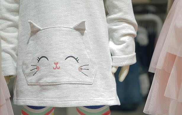 Декор на детской одежде: нужен ли и как выбирать безопасные модели